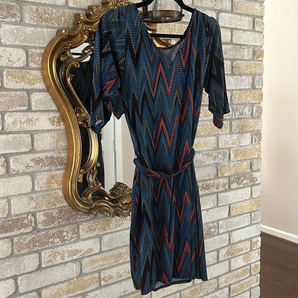 Leota Womens Medium Multi Chevron Dress Chase and Wonder - Picture 2 of 4
